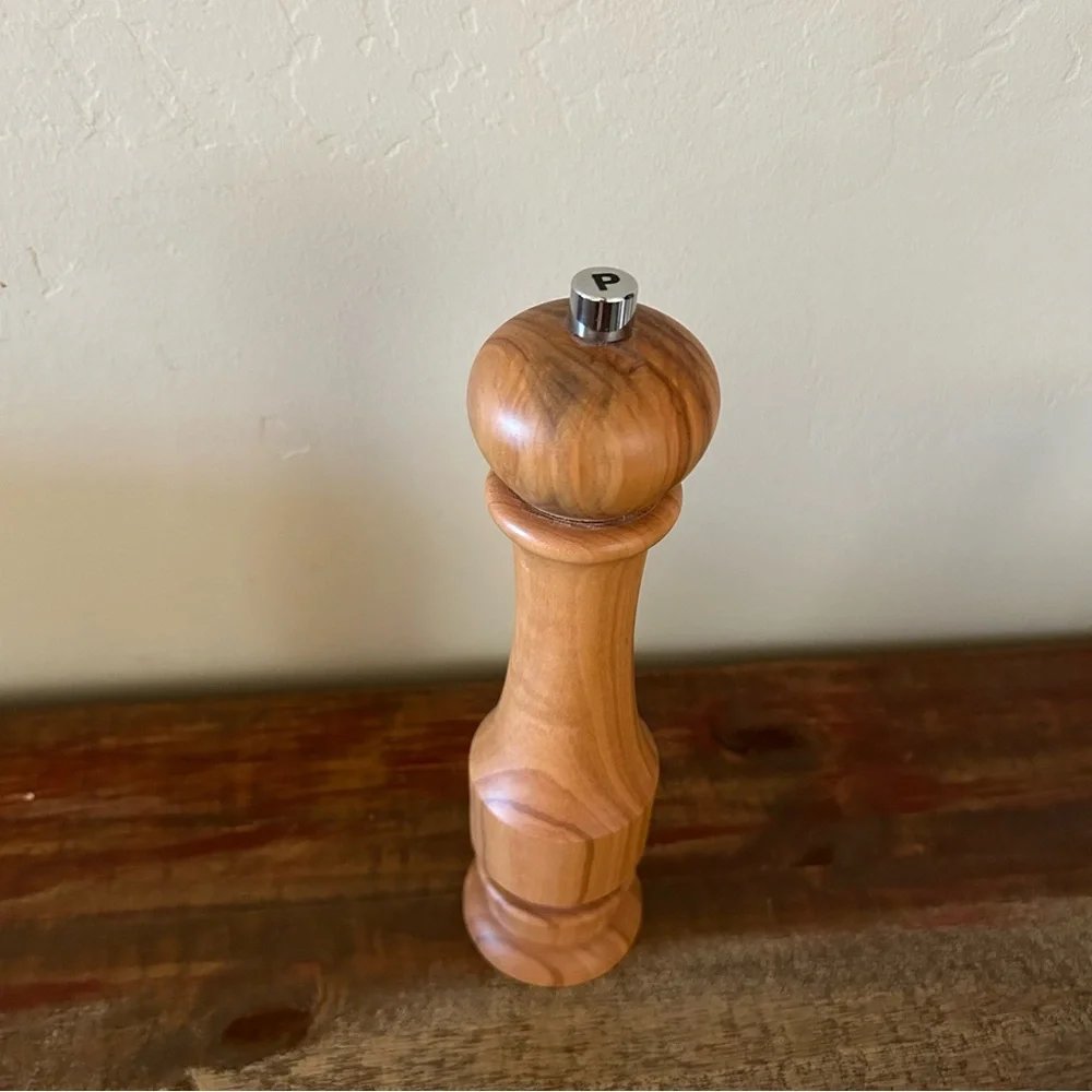 Williams Sonoma 9” Pepper Mill